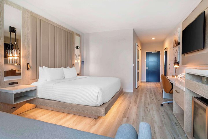 Room 34 of 61