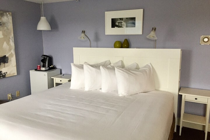 Room 42 of 163