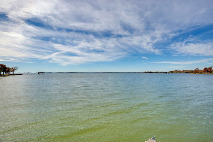 Community Pier: Cozy Kerens Cabin!