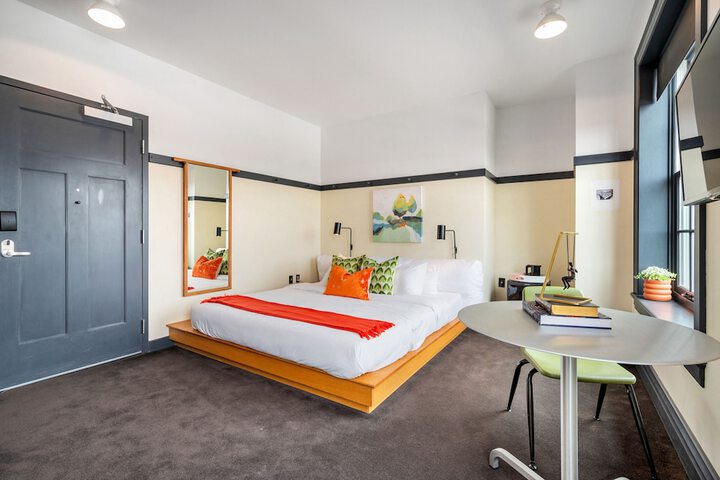 Room 34 of 70
