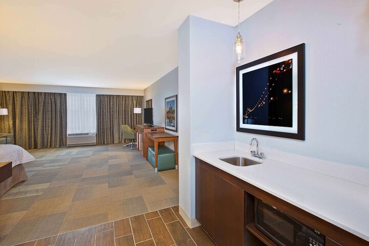 Room 33 of 40