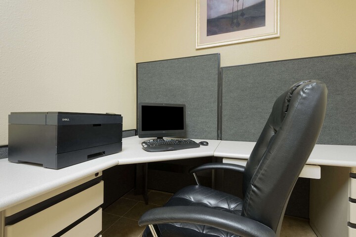 Business Center 36 of 37