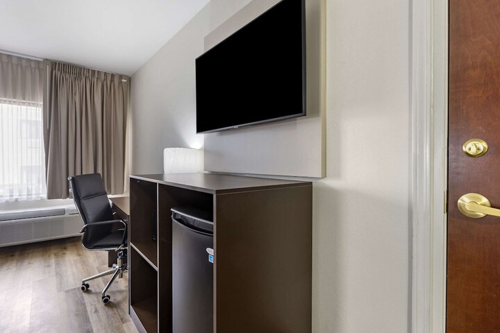 Room 16 of 35