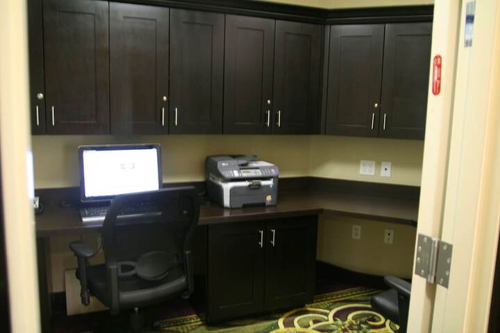 Business Center 22 of 22