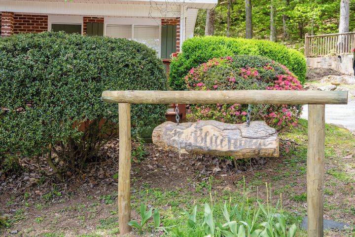 Mountain Aire Cottages Inn & Glamping