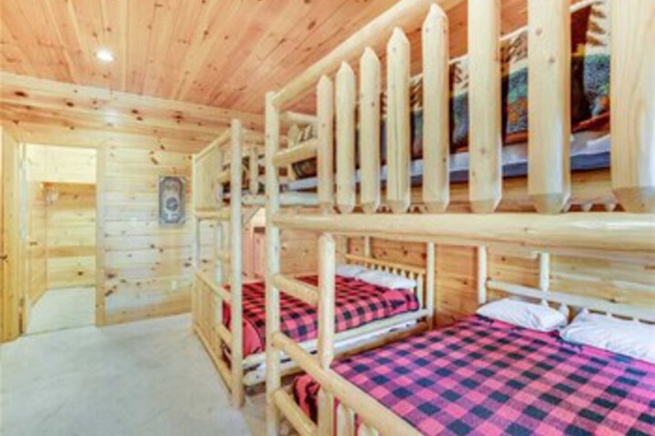 Big Bear Lodge Five Bedroom Home