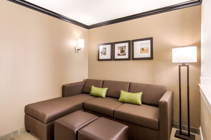 Room 10 of 38