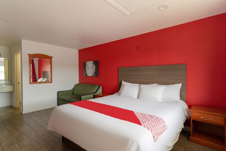 Room 12 of 40