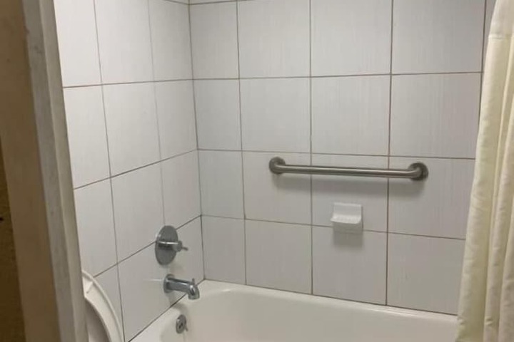 Room 6 of 6