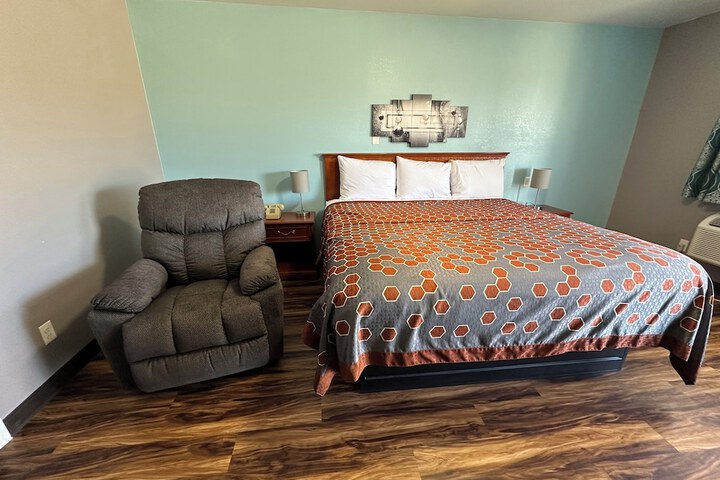 Room 9 of 11