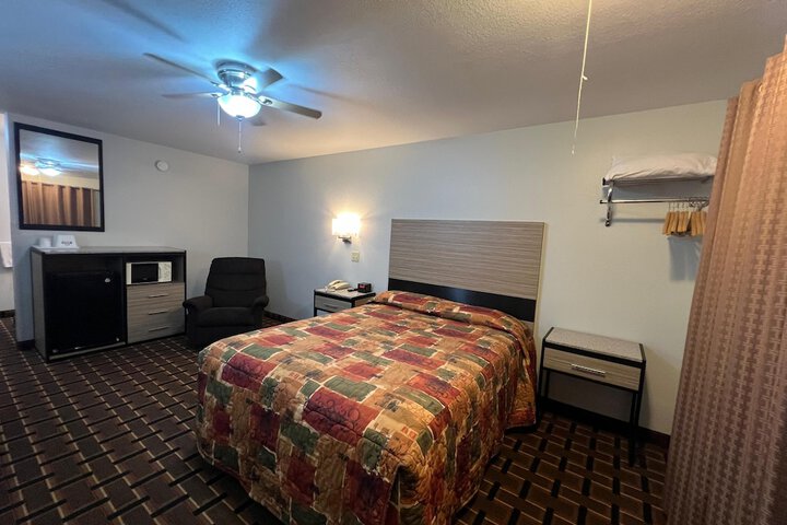 Deluxe Inn