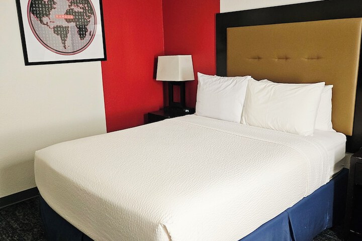 Ramada Plaza by Wyndham Sheridan Hotel & Convention Center