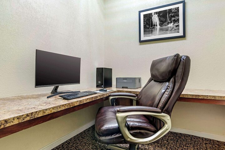 Business Center 36 of 36