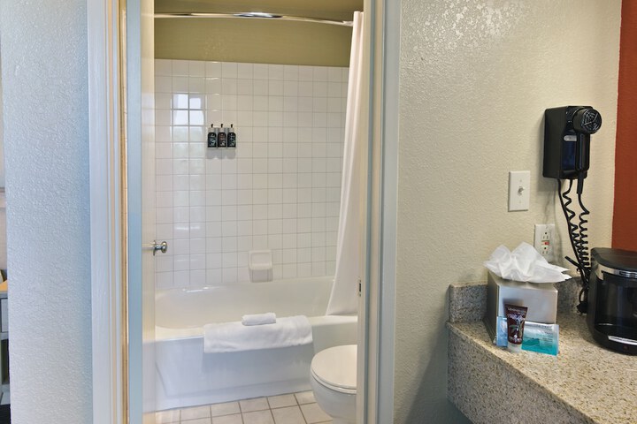 Oxnard Inn Lancaster
