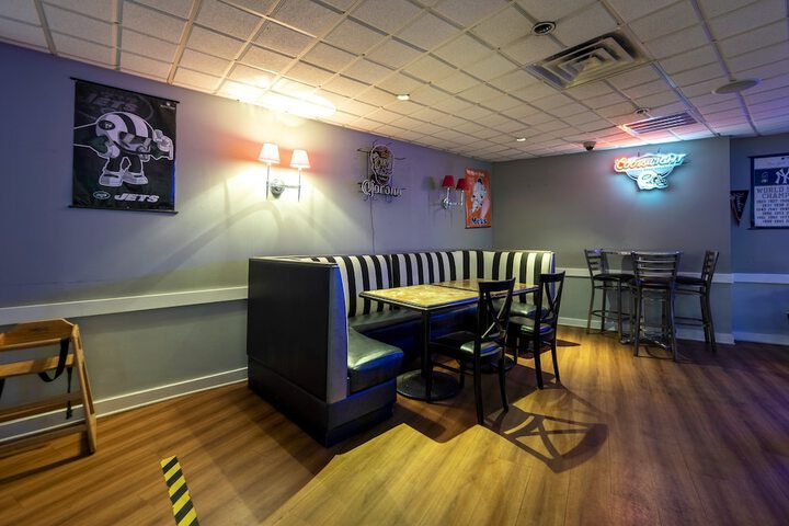 Lounge 47 of 50