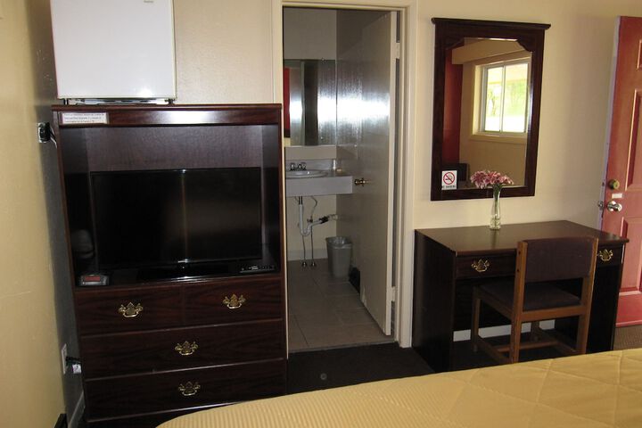 Room 6 of 14