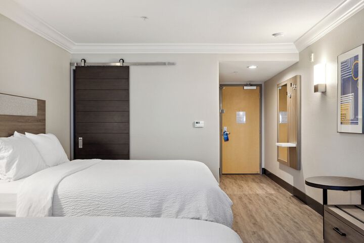 Holiday Inn Express Hotel & Suites Vacaville by IHG