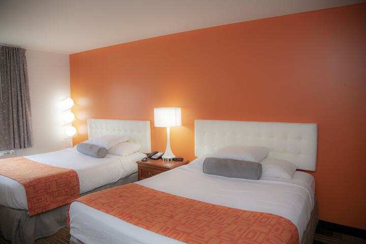 Howard Johnson Hotel & Suites by Wyndham Allentown / Dorney