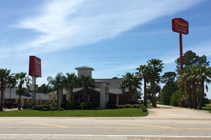 Winnie Inn Suites & RV Park