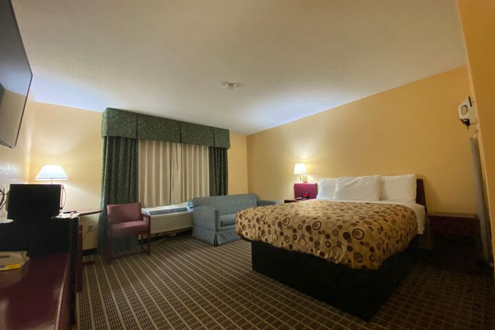 Room 10 of 18