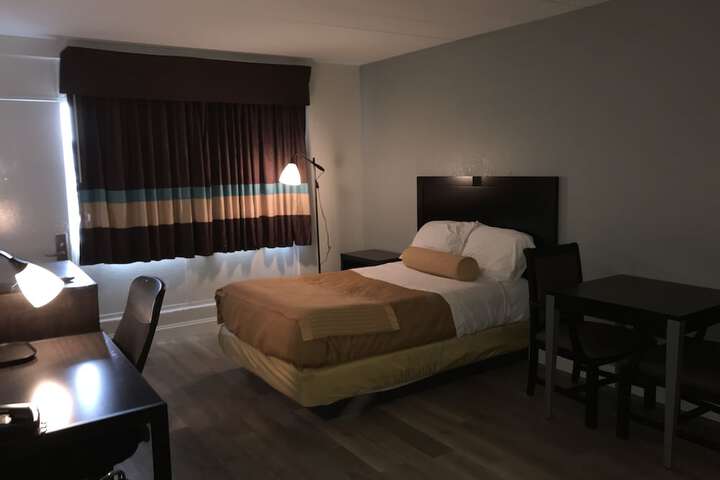 Room 8 of 16