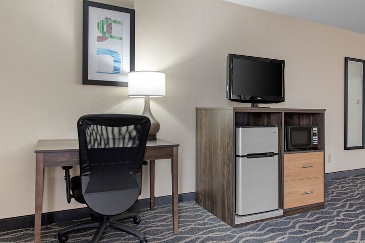 Room 6 of 34