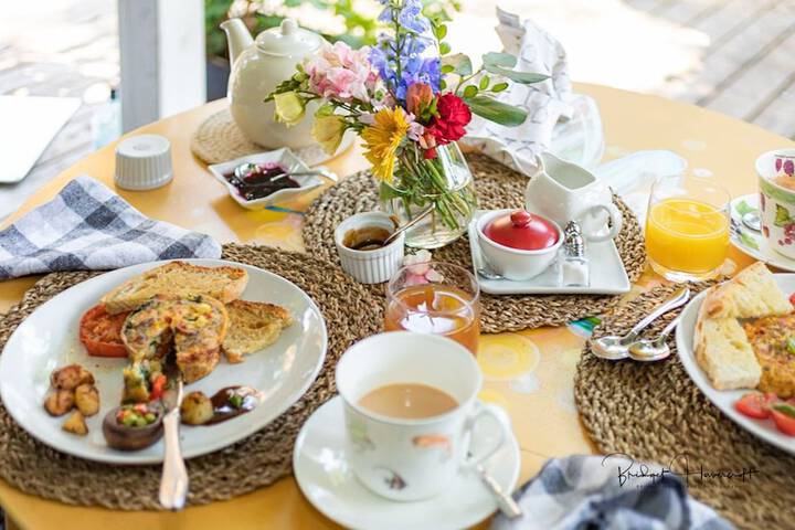 Breakfast/Coffee Service 32 of 46