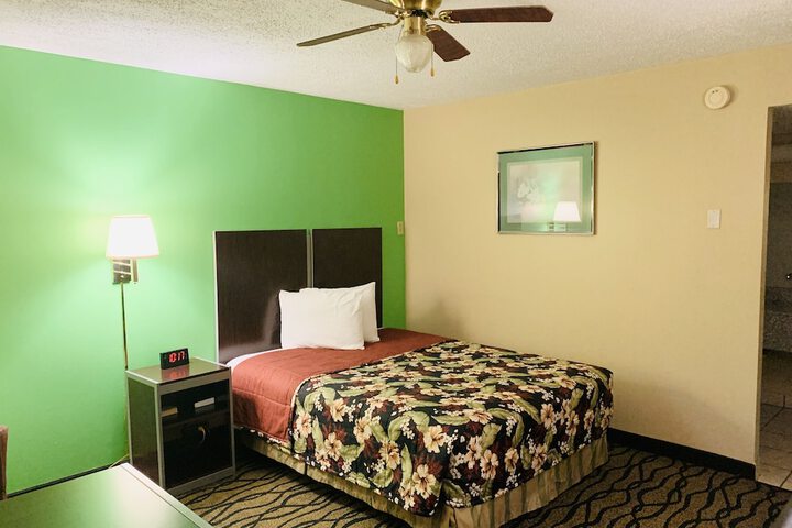 Room 9 of 26