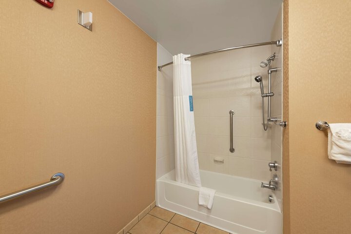 Room 9 of 48