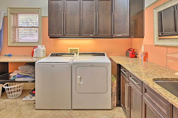 Upscale Family Home w / Dock on Lake Hartwell!