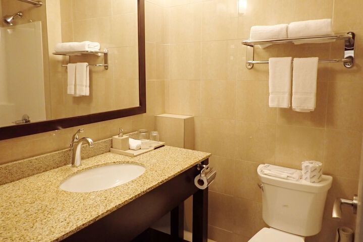 Days Inn & Suites by Wyndham Fort Saskatchewan