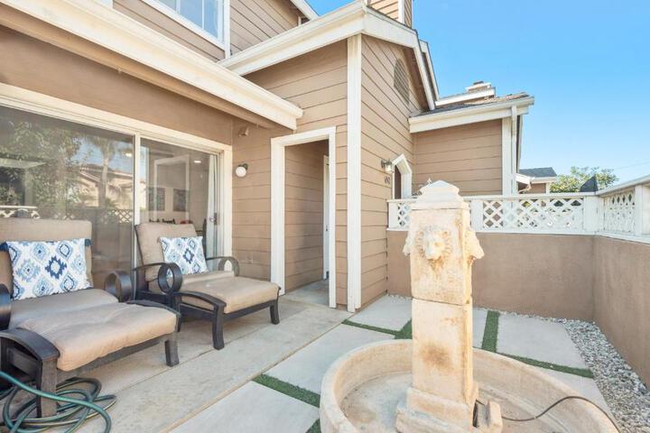 5bed 3bath Private gated community home 7miles to Downtown La close to Disney