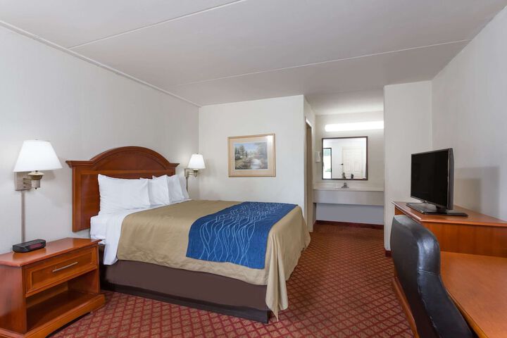 Room 10 of 24