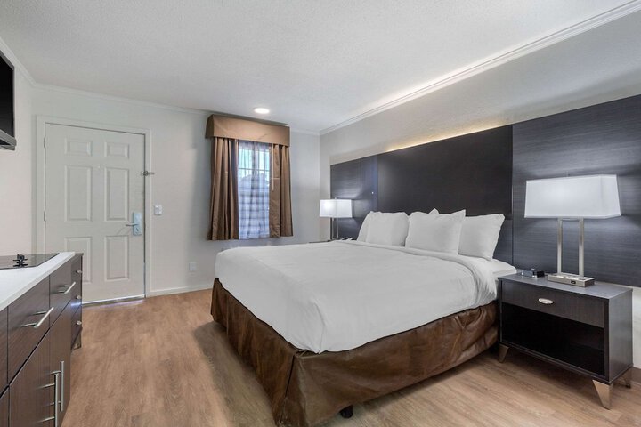 Room 22 of 35