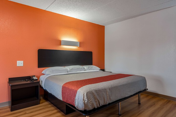 Room 23 of 37