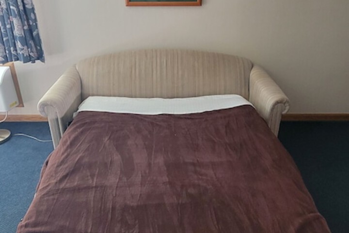 Room 27 of 33