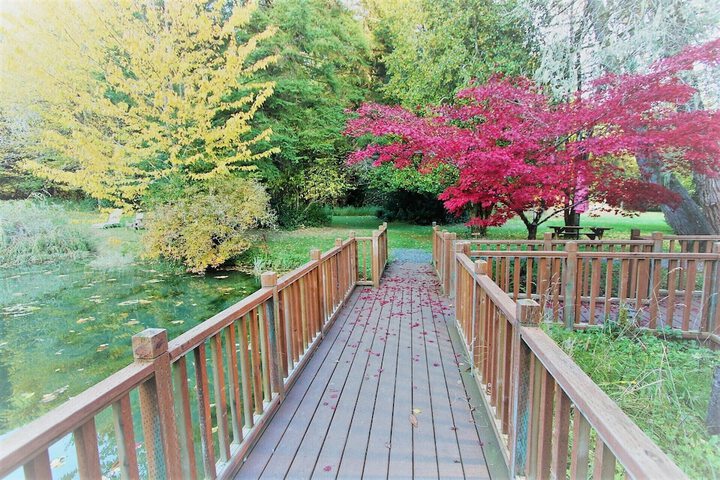 Alexanders Lodge
