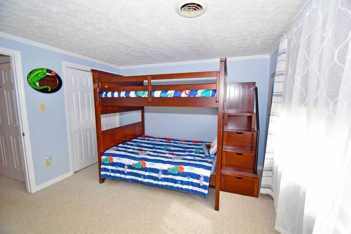 Room 8 of 18