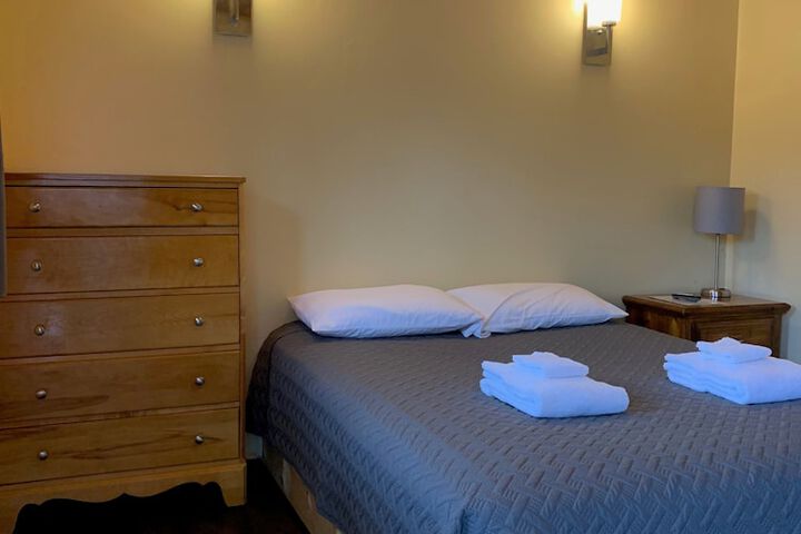 Pine Crest Motel & Cabins