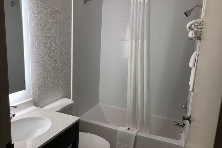 Red Lion Inn & Suites Elk Grove Village