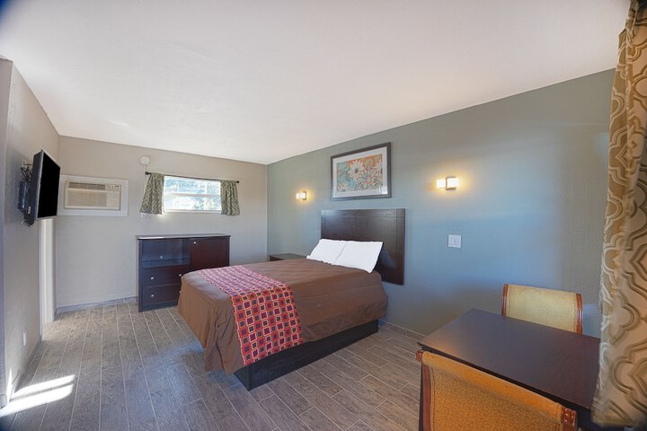 Room 32 of 126