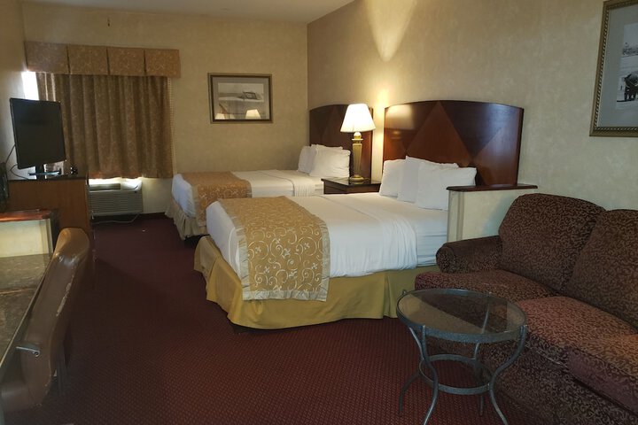 Room 10 of 14