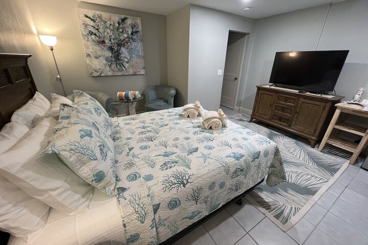 Tarpon Tale Inn