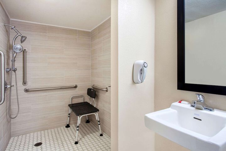 Room 16 of 24