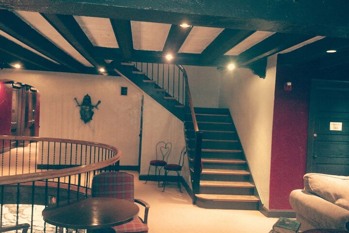 Ye Old English Inn