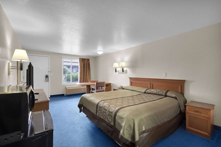 Room 16 of 16
