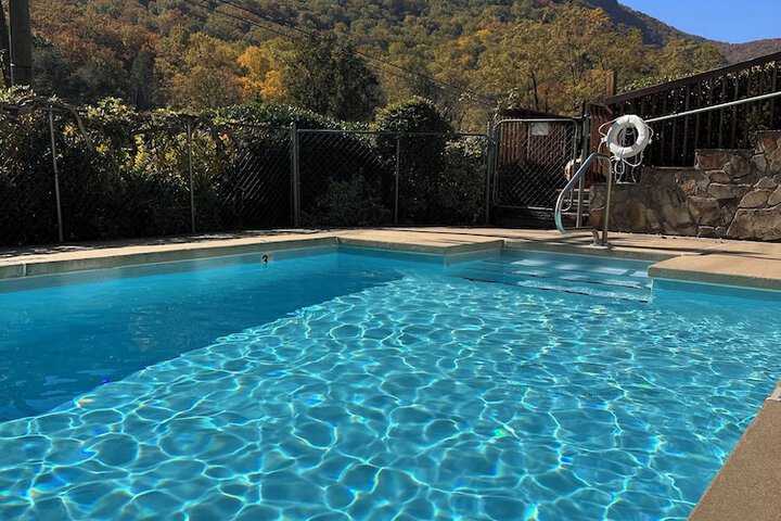 The Chimney Rock Inn & Cottages