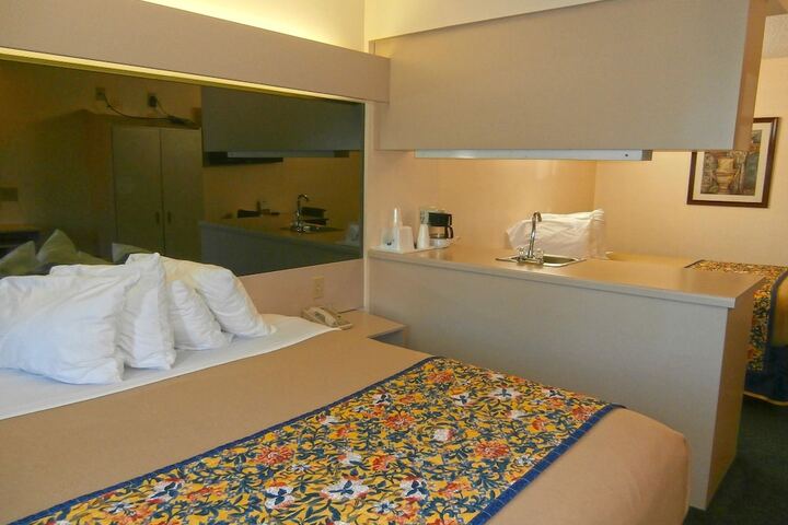 Room 5 of 12