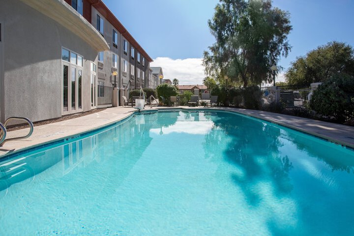 Pool 10 of 46