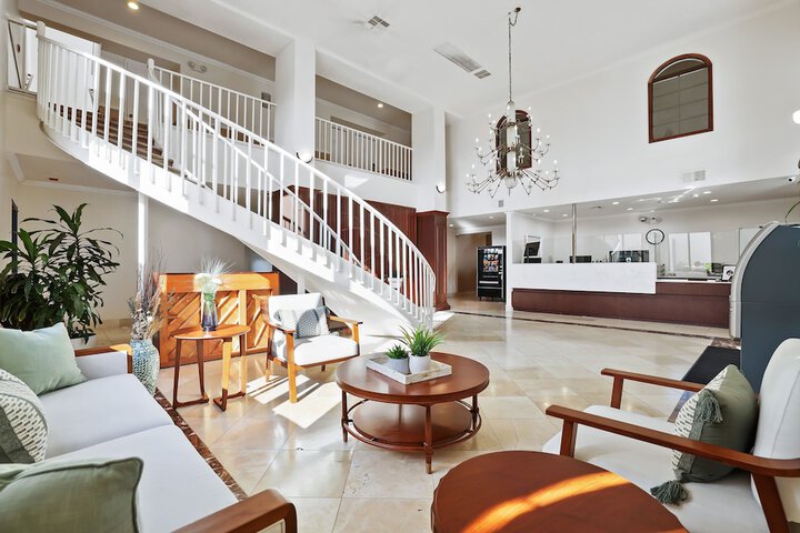 Brookhurst Plaza Inn